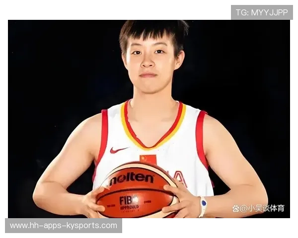 女篮球员赛后为球迷签名的暖心行为上热搜