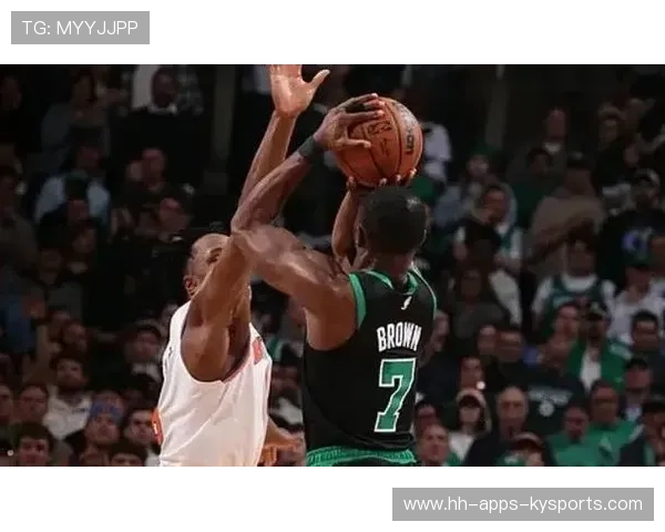 凯尔特人连续五场胜利，布朗、怀特三分精准